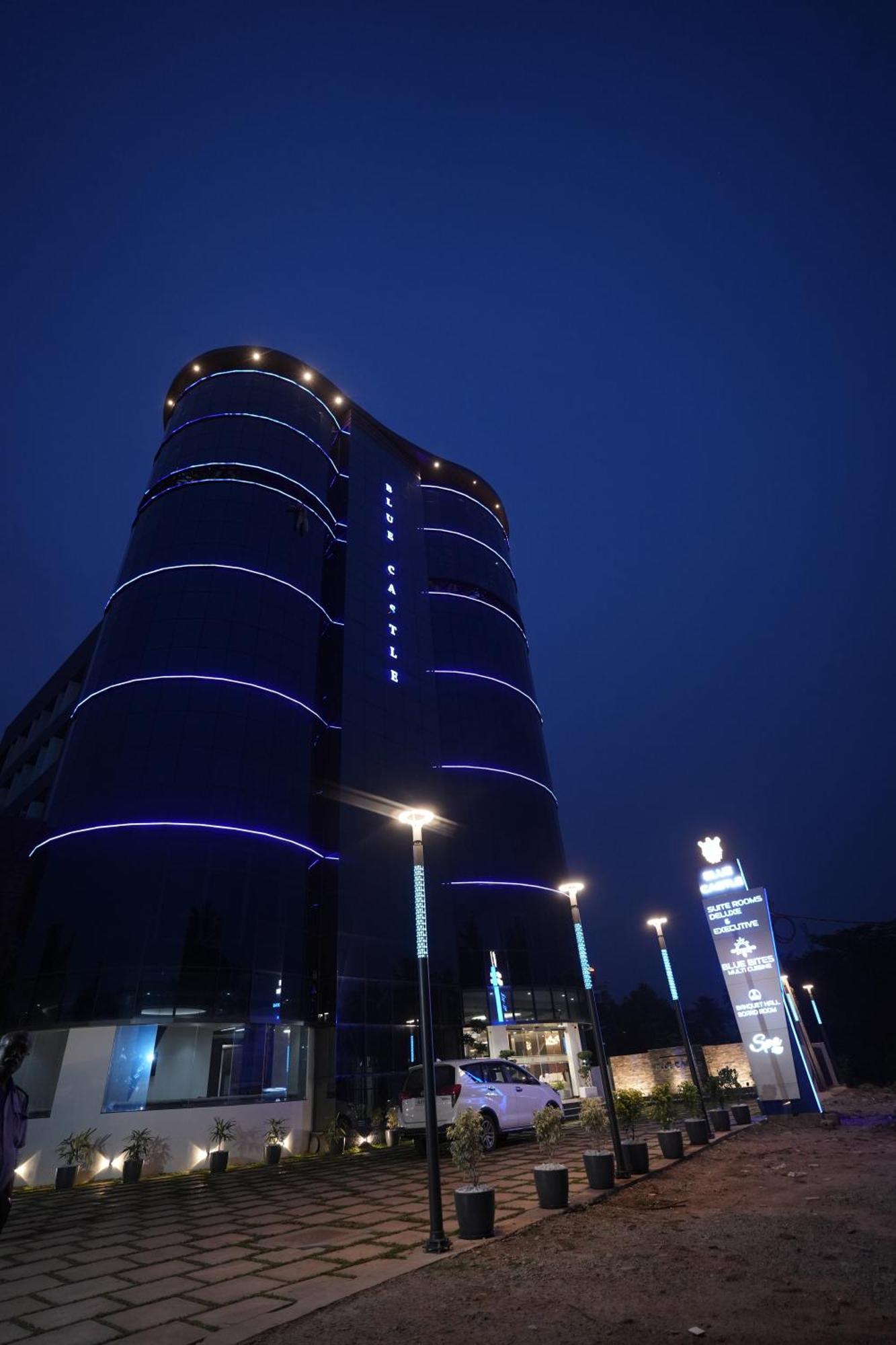 Blue Castle Hotel Thiruvananthapuram Exterior photo